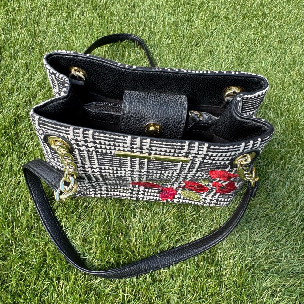 Liz Claiborne Floral Embroidered Shoulder Bag - Black & White Chain Strap - Picture 10 of 15